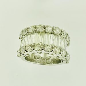 #16035 - Ladies round & baguette diamond ring
